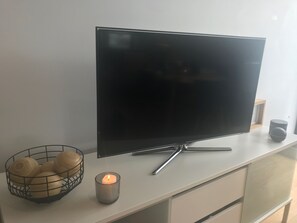 Interior - Fully private opulent furnished large beachside one bedroom! ONLY: $129!!!  (Port Melbourne)