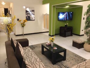 Flat-screen TV - Heliopolis Apartment (Cairo)