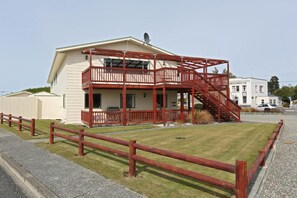 Exterior - Tui Base Camp (Tuatapere)