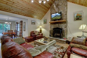 Smart TV, chimenea y estéreo 