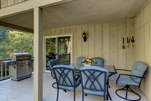 Outdoor dining - In town, Quiet Cul de Sac (with Wi-Fi) (Highlands)