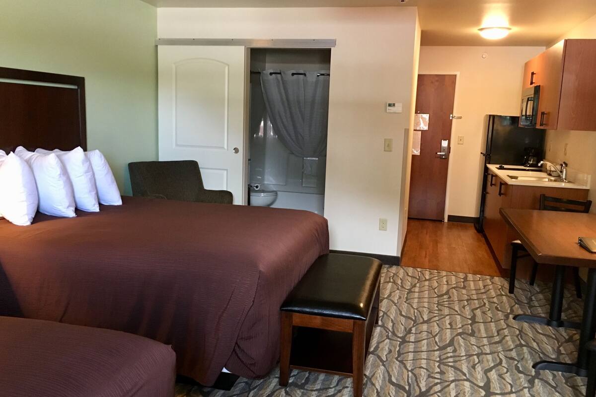 deluxe studio suite, 2 queen beds, kitchenette | premium bedding, desk, iron/ironing board, travel cot