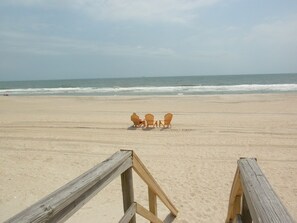 On the beach, sun-loungers - Two-NIGHT MIN off season! Private access boardwalk! Super Clean! Historic Charm! (Carolina Beach)