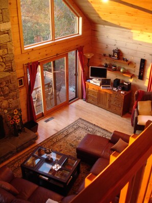 Smart TV, chimenea, reproductor de DVD y tenis de mesa 