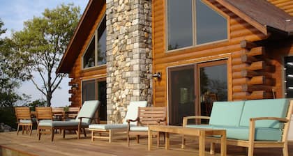 Privacy and Luxury on 9 acres Overlooking Ponds & Ocean - Dog Friendly