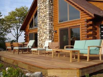 Privacy and Luxury on 9 acres Overlooking Ponds & Ocean - Dog Friendly