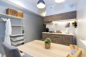 奢華開放式客房, 1 張加大雙人床, 城市景 | 私人小型廚房 | 大型雪櫃/冰箱、微波爐、爐具、電飯煲