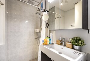 奢華開放式客房, 1 張加大雙人床, 城市景 | 浴室 | 淋浴設備、免費梳洗用品、風筒、提供毛巾
