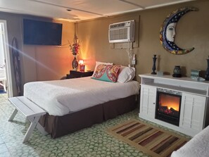 2 chambres, surmatelas, bureau, fer et planche à repasser