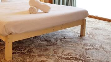 3 Bedroom House | 3 bedrooms, premium bedding, desk, iron/ironing board