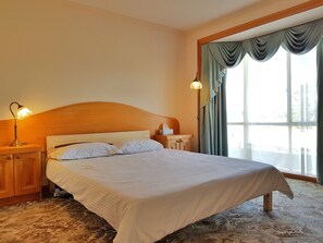 3 Bedroom House | 3 bedrooms, premium bedding, desk, iron/ironing board - Impressive Hobby Farm Close in Bungaree (Bungaree)