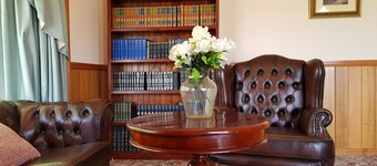 Impressive Hobby Farm Close in Bungaree