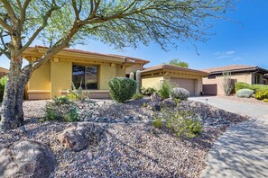 Property grounds - Pool, Hot Tub & Golf Course View! ‘Anthem Oasis’ (Anthem)
