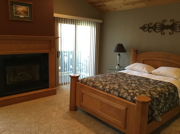 3 quartos, escrivaninha, ferros/tábuas de passar roupa