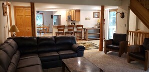 Smart TV, lareira, DVD player, pebolim