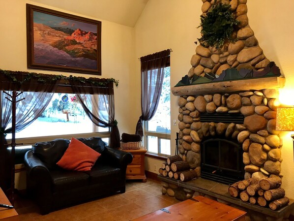 Smart TV, fireplace, stereo