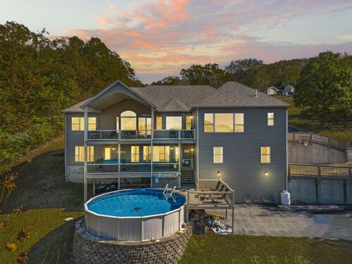 Private Pool-Open May 1, Hot Tub, Amazing LakeView