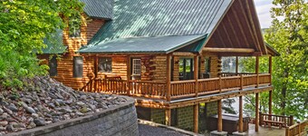 Luxury Log Cabin in the Woods on Skaneateles Lake