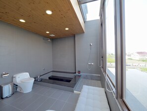 Shower, rainfall showerhead, free toiletries, hair dryer