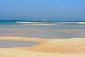 A beach with clear skies, calm waters, and a few people. - Sea House (FUSETA)
