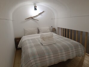 3 habitaciones, tabla de planchar con plancha y cuna de viaje