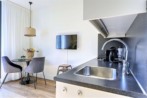 Fridge, microwave, stovetop, coffee/tea maker