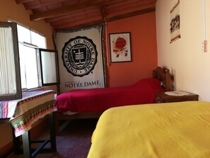 客房, 2 張單人床, 共用  浴室 | 熨斗/熨衫板、免費有線上網