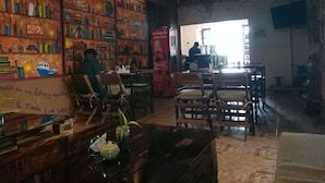 Bar (on property) - Colors House Hostel (Sucre)