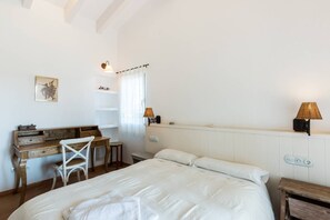 5 bedrooms, iron/ironing board, travel cot, WiFi