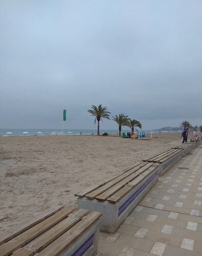 HAUS FÜR 9 PERSONEN, WIFI, KLIMAANLAGE. SUPER FÜR GRUPPEN.