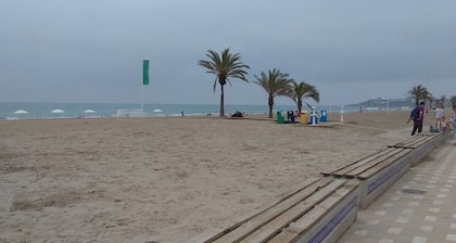 HAUS FÜR 9 PERSONEN, WIFI, KLIMAANLAGE. SUPER FÜR GRUPPEN.