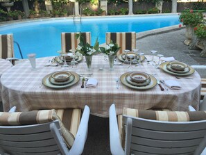 Outdoor dining - Villa in the center of Palma with pool and garden (Palma)