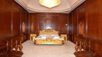 6 slaapkamers, een kluis op de kamer, een strijkplank/strijkijzer