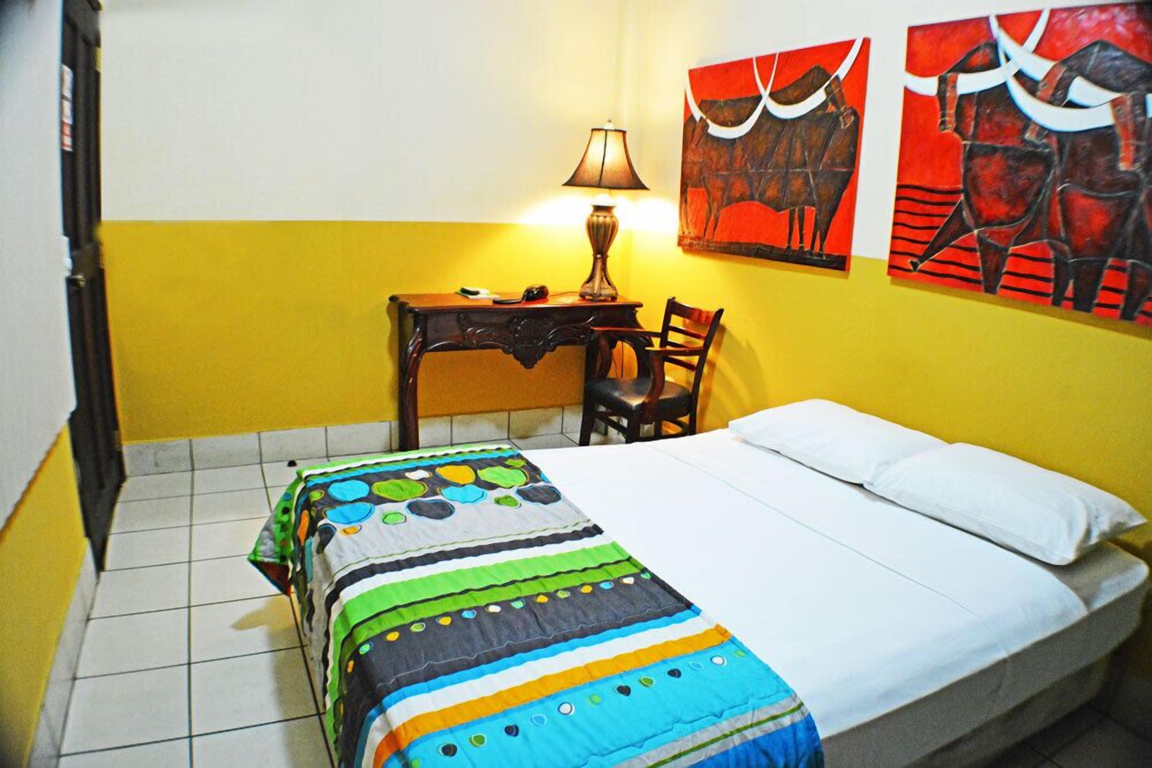 classic double room, 1 double bed, non smoking | in-room safe, desk, free wifi, bed sheets