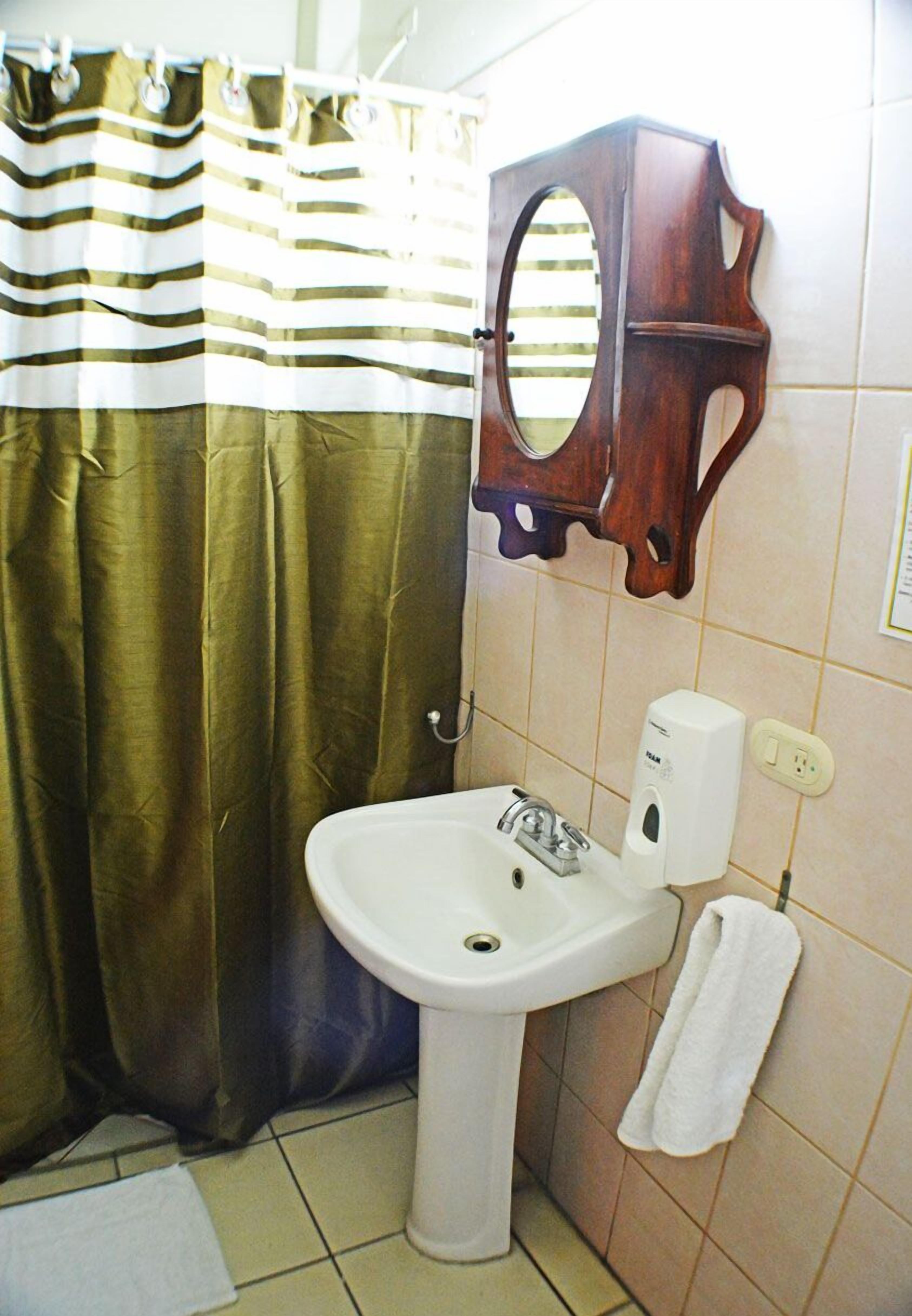 shower, free toiletries, towels