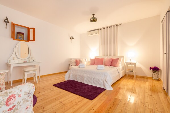 3 عدّة غرف نوم ومكواة/لوح كي وواي فاي مجانًا وملاءات أسرّة