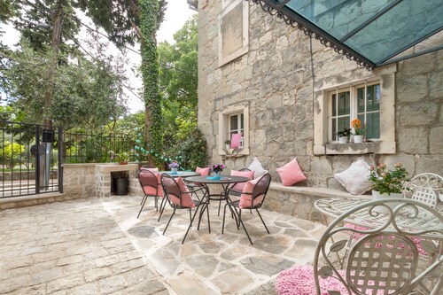 Authentic Stone Villa In The Heart Of Split, Next To Diocletian's Palace 