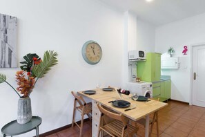 Dining - Rustic Bright Flat by HostWise (Porto)