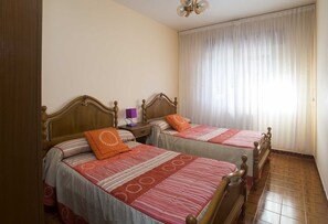 3 chambres, fer et planche à repasser, lit de bébé portatif, Wi-Fi