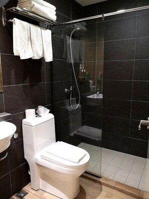 Bathroom - Qbic Hotel (Kota Kinabalu)