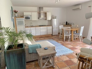Smart TV, DVD player, books - BEAUTIFUL RETREAT WITH EASY ACCESS TO ALL ISLAND (Tías, Lanzarote)