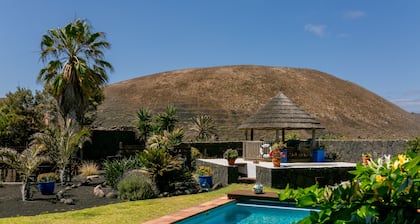 BEAUTIFUL RETREAT WITH EASY ACCESS TO ALL ISLAND