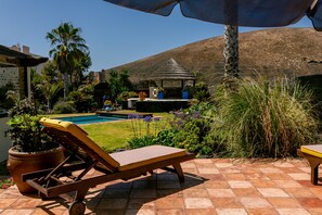 Outdoor pool, a heated pool - BEAUTIFUL RETREAT WITH EASY ACCESS TO ALL ISLAND (Tías, Lanzarote)