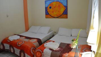 Habitación doble clásica, 2 camas matrimoniales, para no fumadores | Wifi gratis