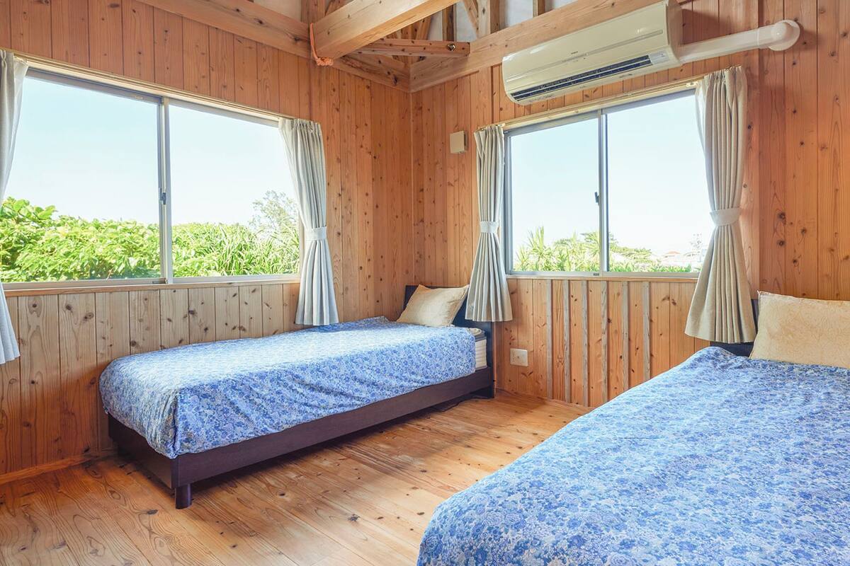 Desk, blackout drapes, WiFi (free), bed sheets