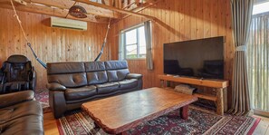 單棟房屋 (Private Vacation, AGARUN) | 客廳 | 平面電視