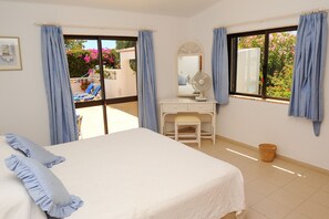 4 bedrooms, in-room safe, iron/ironing board, free WiFi