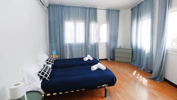 5 slaapkamers, een strijkplank/strijkijzer, reisbedje, gratis wifi