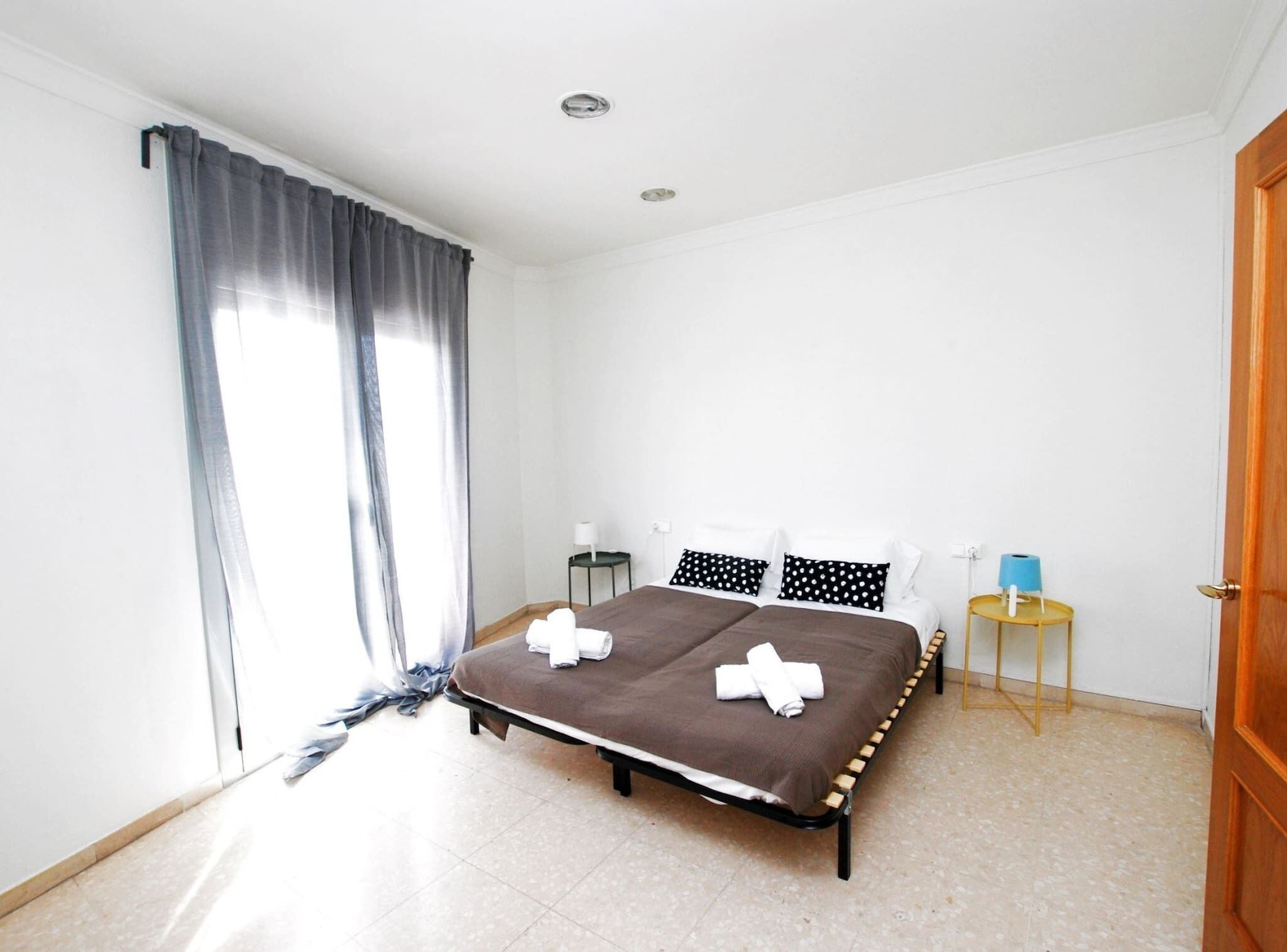 5 slaapkamers, een strijkplank/strijkijzer, reisbedje, gratis wifi