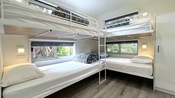 Familie huisje | Verduisterende gordijnen, geluiddichte muren, gratis wifi, beddengoed